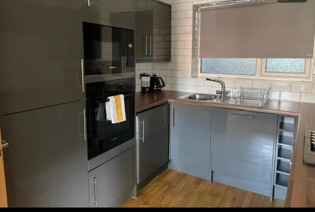 Hu1 Stylish Cozy Central Apartment Wifi H3 Кингстън ъпон Хъл Екстериор снимка